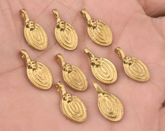 19 mm - 22 piezas Boho Encantos de latón crudo, Colgantes de encantos de latón tribales, Encantos largos para la fabricación de joyas y macramé