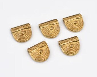 20 dijes de latón crudo de 13 mm, accesorios de latón bohemio, dijes de latón hechos a mano, dijes de macramé para hacer joyas, dijes para pulseras y collares.