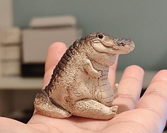 Chubby Alligator Ceramic Sculpture: Adorable Crocodile Figurine Lovely Decoration Miniatures Tabletop Ornament