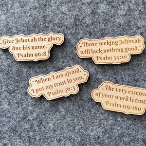 Wooden Fridge Magnet Encouraging Bible verse, Yeartext 2025, Pioneer Publisher Convention gift, all languages