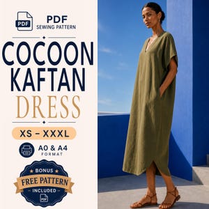 Peut inclure: Un patron de couture PDF pour une robe caftan cocon en tailles XS à XXXL, aux formats A0 et A4. La robe est vert olive avec un col en V, des manches courtes et un ourlet arrondi. Le texte indique PDF SEWING PATTERN COCOON KAFTAN DRESS.