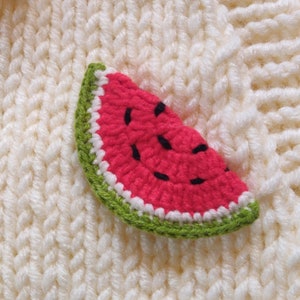 Details of the crochet 3D watermelon.