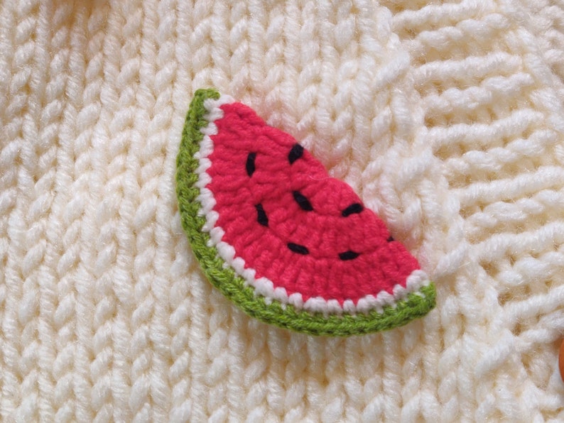 Details of the crochet 3D watermelon.