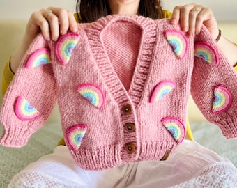 Kids Chunky Cardigan With Pink Rainbow, Personalized Hand Knitted Winter Jacket, 3D Rainbow Motifs, Toddler Birthday Gift, Custom Cardigan