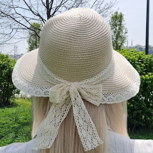 Beige Boho Summer Straw Hat for Women, Lace Trim Beach Sun Hat with Bow, Wide Brim Floppy Hat, Elegant Vacation Accessory