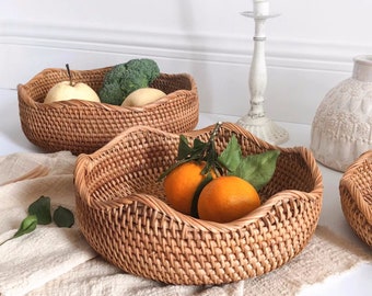 Handmade Wavy Edge Round Woven Fruit Wood Rattan Tray Basket for Home Cosmetic Clothes Bathroom Living Room Storage Housewarming Gift