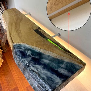 SOFORT LIEFERBAR - Live Edge Regal aus Eichenholz mit LED-Licht, schwimmendes Regal-Einbau-Lichtleiste, schwimmendes Fluss Epoxy-Regal mit Licht.