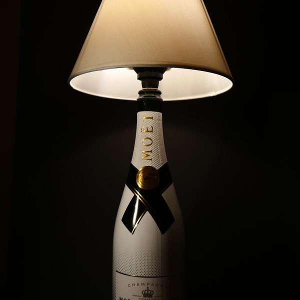 Queen of Ice Moet Lampe Flasche Champagner Geschenk Upcycling Tischlampe Flaschenlampe Upcyling Lampe