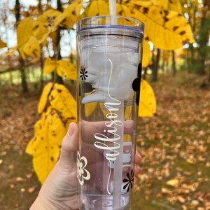 Celebrate a special person or treat yourself with this 18 oz skinny tumbler decorated with flowers that is easy to use when on the go!