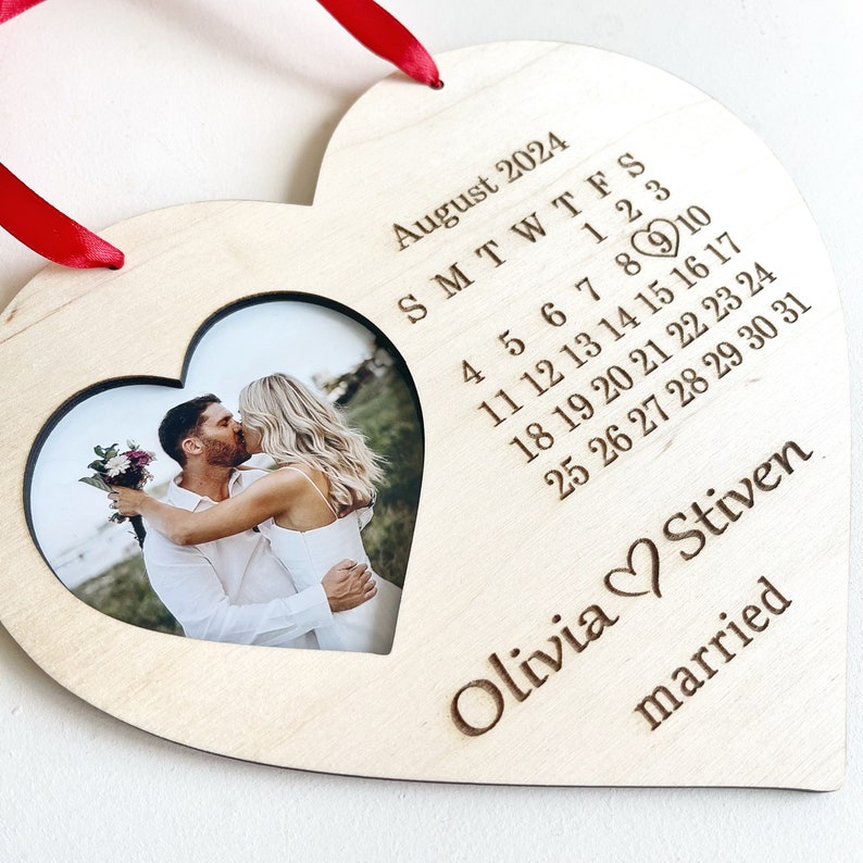 Regalos de compromiso / Adorno casado / Regalo de aniversario del calendario / Regalo de despedida de soltera / Regalo de boda para pareja / Marco de fotos de boda imagen 9