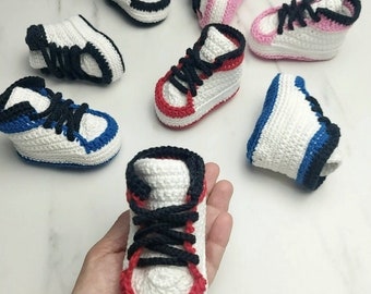 Gehaakte babyslofjes, baby sneaker, pasgeboren outfit, baby pasgeboren meisje jongen schoenen, gehaakte babyslofjes, nieuwe baby cadeau, wieg schoenen, sok baby