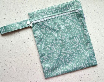 Wet dry nappy bag green white flowers reusable cloth nappy waterproof baby shower swimsuit gender neutral changing bag wet wipes zip bag