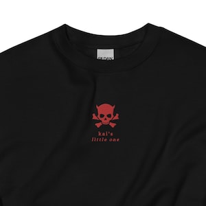 Bluza z haftem Kai Mori's Little One | Seria Devil's Night autorstwa Penelope Douglas Bookish Merch