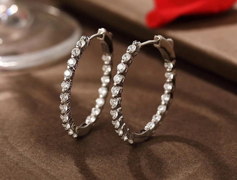What are the Benefits of Wearing Hoop Earrings? gravitythailand