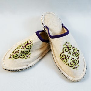 Felt slippers handmade felt slippers felt slippers merino wool ornament Stikerei Felt slippers handmade gift idea