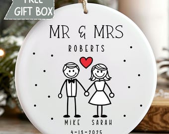 Mr. and Mrs. Minimalist Personalized Gift, Newlywed Couple Gift, Newly Married Keepsake, Cute Couple Outline Custom Gift Daughter Friend