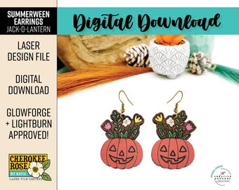 Puede incluir: Pendientes de madera de calabaza de Halloween con detalles florales. Los pendientes son de color naranja con una cara tallada y una parte superior marrón con flores. La imagen también incluye el texto "Summerween Earrings" y "Digital Download".