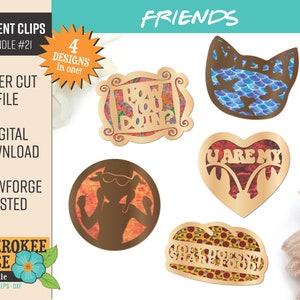 Pode incluir: Quatro designs cortados a laser com citações do programa de televisão Friends. Os designs são "How You Doin?", "You Are My Lobster", "I'll Be There For You" e uma silhueta de um personagem de óculos de sol.
