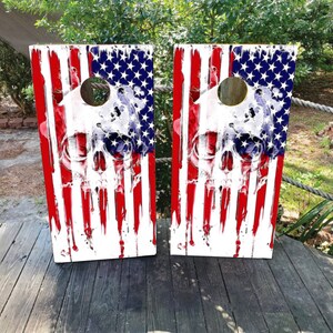 2 envoltórios Cornhole IMPERMEÁVEIS / Par / Bandeira dos EUA e decalque de CRÂNIO / Laminado / Fácil de aplicar / Par de skins Cornhole / Impressão personalizada / Acampamento