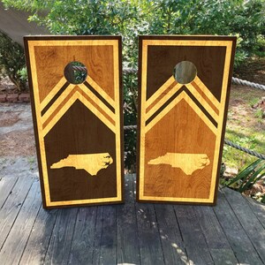 2 envoltórios Cornhole IMPERMEÁVEIS / Par / Grão de madeira do estado da Carolina do Norte / Laminado / Fácil de aplicar / Par de peles Cornhole / Impressão personalizada