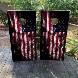 2 envoltórios Cornhole IMPERMEÁVEIS / Par de decalques Smokey da bandeira dos EUA / Laminados / Fácil de aplicar / Par de skins Cornhole / Bandeira dos EUA / EUA