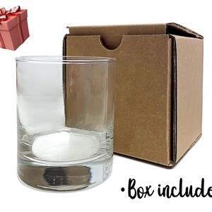 Peut inclure: Un verre &agrave; whisky en verre transparent avec un fond &eacute;pais, emball&eacute; dans une bo&icirc;te en carton marron. La bo&icirc;te porte une &eacute;tiquette indiquant "Bo&icirc;te incluse".