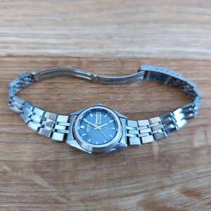 SEIKO HI-BEAT 2906A 17J Vintage damklocka med stålboett och dubbel kalender. Vacker klocka med blå urtavla.