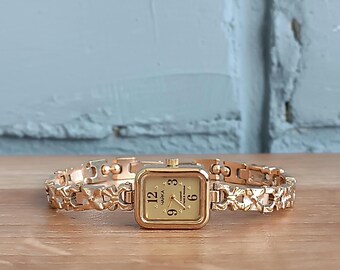 Vintage Women&#39;s Watches, Women&#39;s Watch &quot;Chaika&quot; Gold Wristwatch, Gift for Her. Watch with a beautiful bracelet, Miniature Women&#39;s Watch