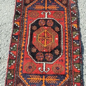 Handgewebter Kelim Teppich aus Wolle, Anatolischer Kleiner Teppich (50 x 109 cm)