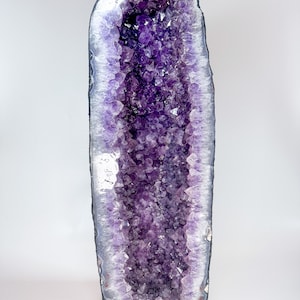 Cattedrale di ametista XXL / Grande centrotavola di ametista / Enorme pezzo di dichiarazione di geode di ametista brasiliana / Ametista grezza viola scuro da 2 piedi