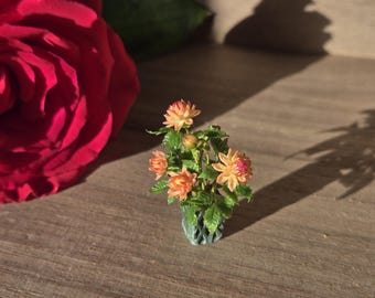 Miniatuurpoppenhuisbloemen in 1:12 | Perzikachtige dahlia in handgemaakte pot