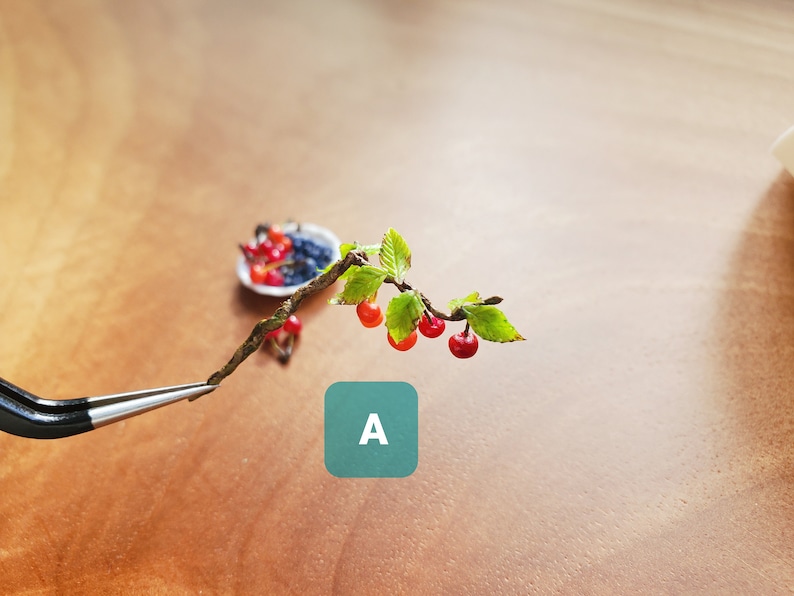 Miniatures de maison de poupée, bleuets, cerises et branche de cerisier image 7