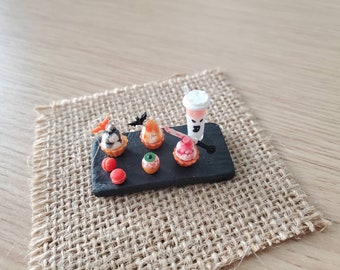 Miniatures d'Halloween pour maison de poupée, gâteaux et boissons avec plateau de service