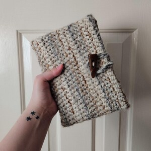Crochet Book Sleeve | handmade book sleeve | crochet book accessories