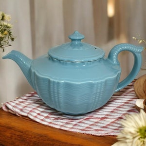 Teiera Hall China in betulla degli anni &#39;40: Velvetone Blue Mist, stile vittoriano