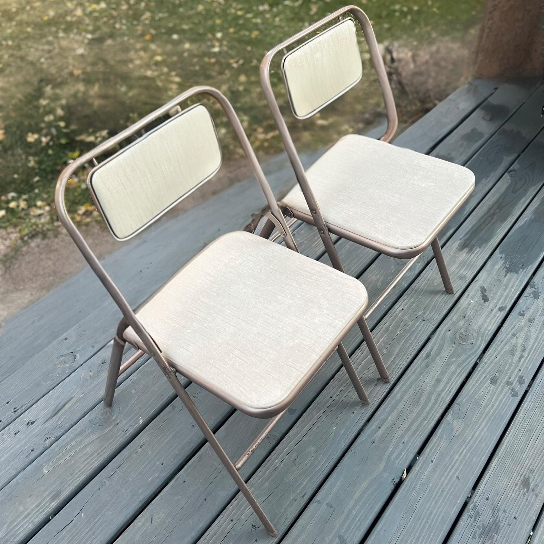 Samsonite Futura Folding Chairs in Antique White Vinyl Steel