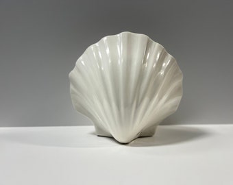 Lovely Vintage Ceramic Oyster Vase • Handmade San Miguel Ceramica Artistica Studio in Garza Garcia, MX • Coastal Elegance in Glossy White