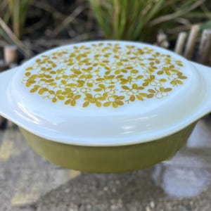 Ensemble de casseroles et couvercle Pyrex Verde, 2 1/2 pintes, excellent état, avocat, vert olive, design rare, décoration de cuisine des années 70 Corning Corelle