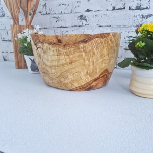 Salad bowls Rustic handmade olive wood with live edges and irregular shapes, Wooden fruit bowls