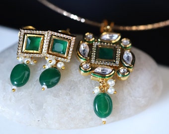 Green Kundan pendant and Earrings Set