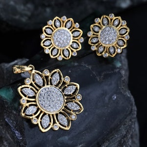 Zirconia Sunflower Design in Gold Pendant + Earring Set