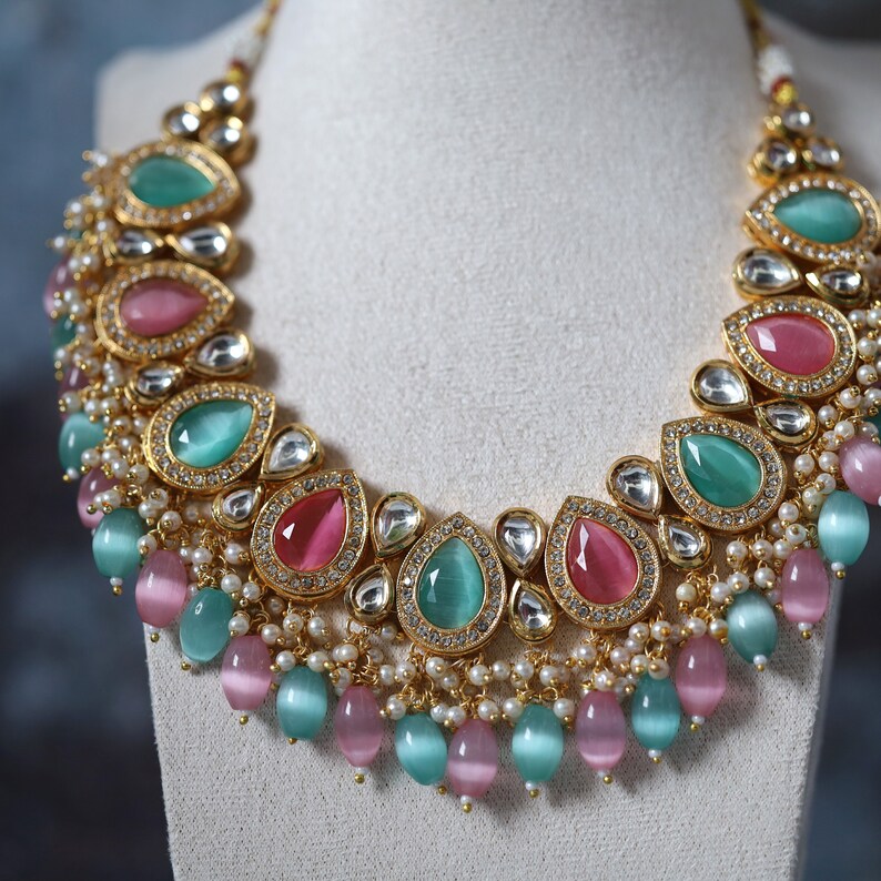Parure De Bijoux Vintage En Pierres Précieuses 2010 - Style Schiaparelli, Collier Et Boucles D'oreilles