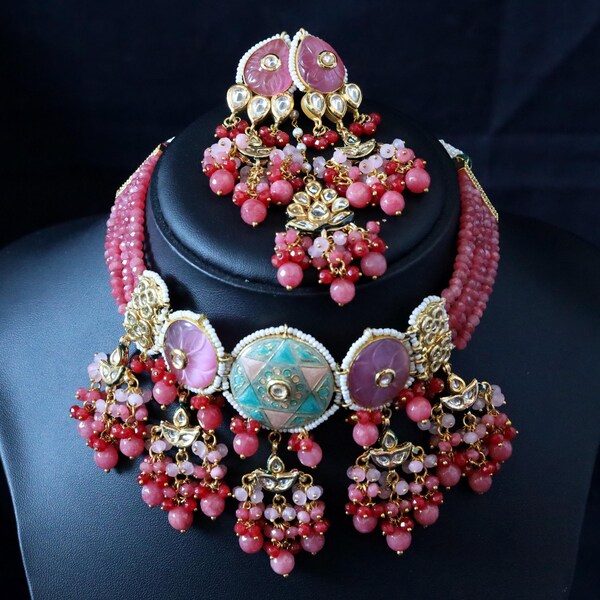 Multi Strand Perlen Rosa Choker, Ohrringe und Tikka Set