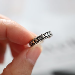 Minimalistischer Zehenring mit Herzmuster aus 925er Sterlingsilber
