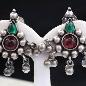 925 sterling zilver - geoxideerde afwerking Ruby Emerald Boho Stud Oorbellen