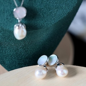 925 Sterling Silver Mother of Pearl Necklace and Earrings Set