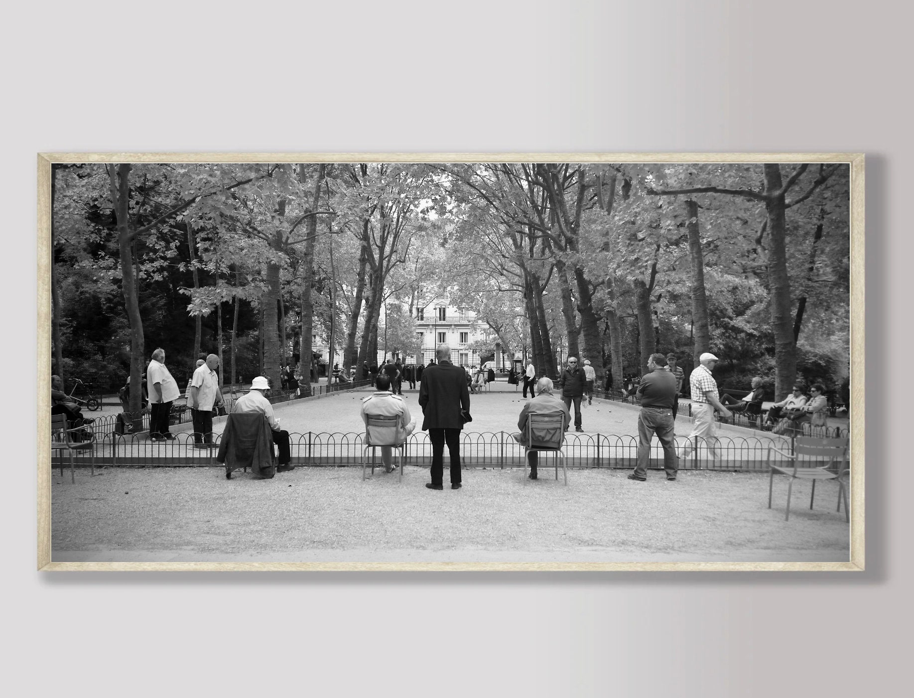 Männer spielen Boccia im Jardin du Luxembourg Paris Schwarzweiß-Fotografie Digitaler Download Druck zu Hause