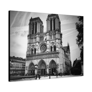 Die Kathedrale von Notre Dame mit Jet-Strömen Paris Frankreich Gestreckter matter Leinwanddruck fertig zum Aufhängen
