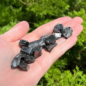 Elite Grade Shungite - Ethically sourced from Karelia, Russia - 0.5&quot;-0.75&quot; in Raw Stones
