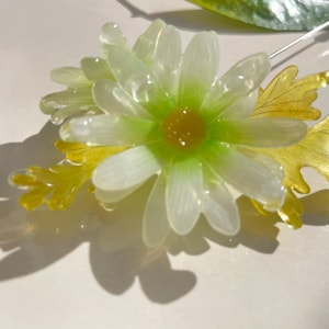Wild daisy flower brooch for women, daisy jewelry, brooch, white brooch, floral brooch, gift for her, brooch for women, ornament, gifts,